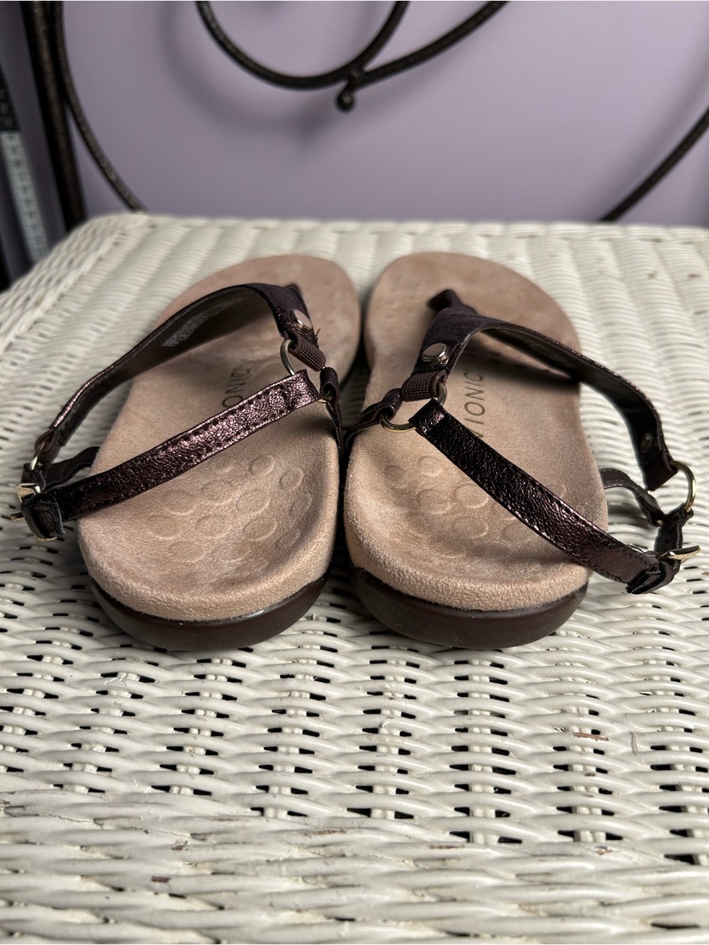 Vionic Kirra Metallic Bronze Leather Orthotic Thong Sandals Women’s Size 8 - Picture 3 of 6